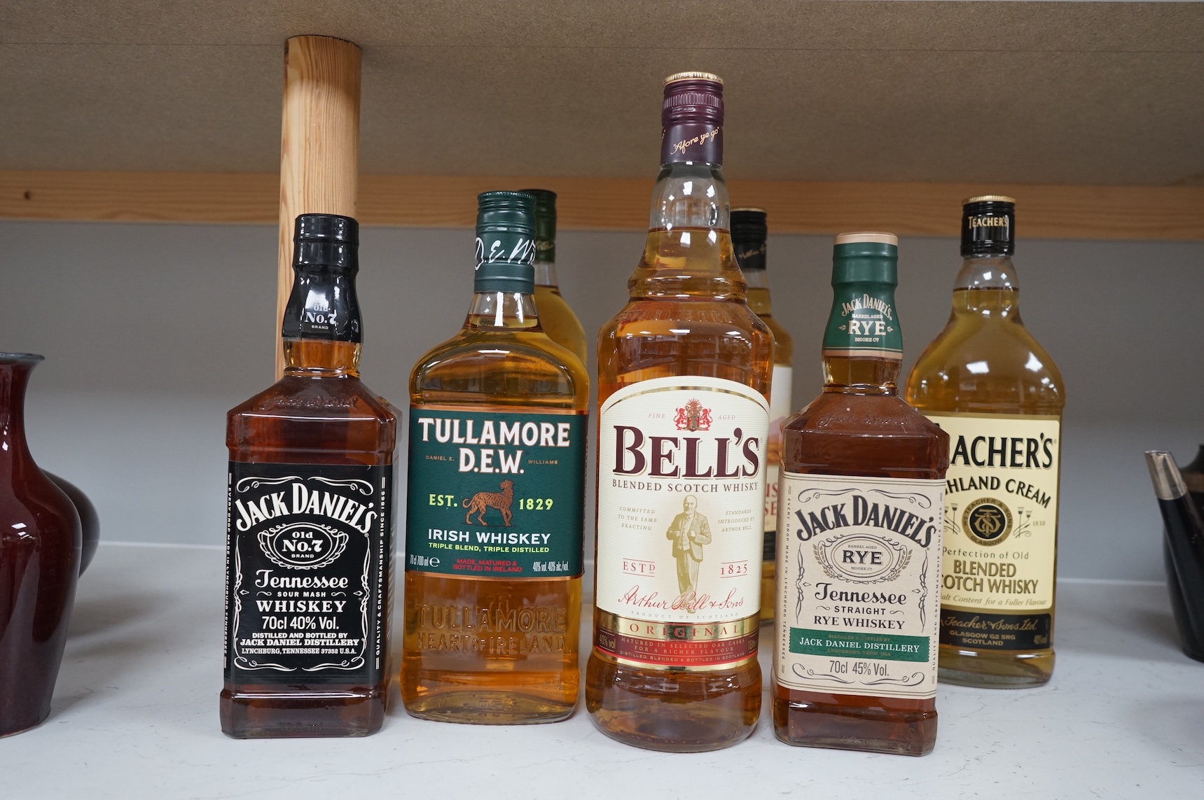Seven bottles of various Whisky/whiskey to include Bells, Jack Daniel’s and Teachers